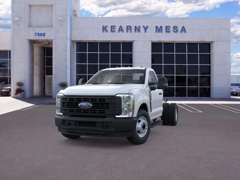 2025 Ford F-350 Super Duty Chassis Cab XL - Photo 2