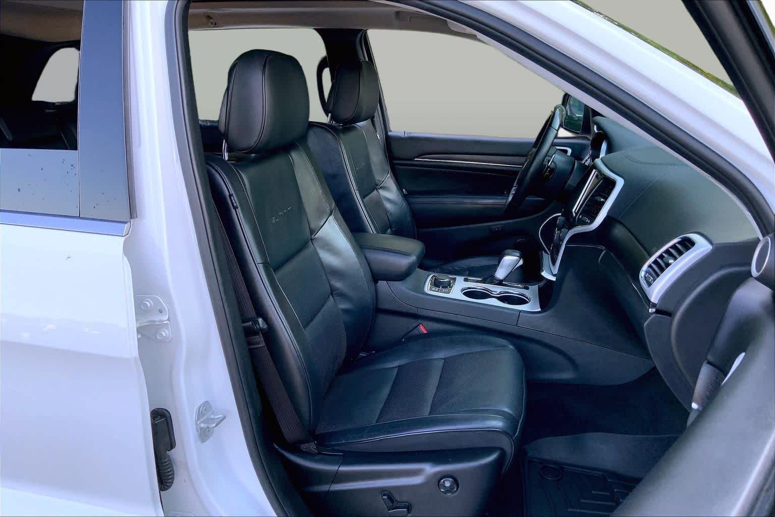Used 2018 Bright White Clearcoat Jeep Summit image 8