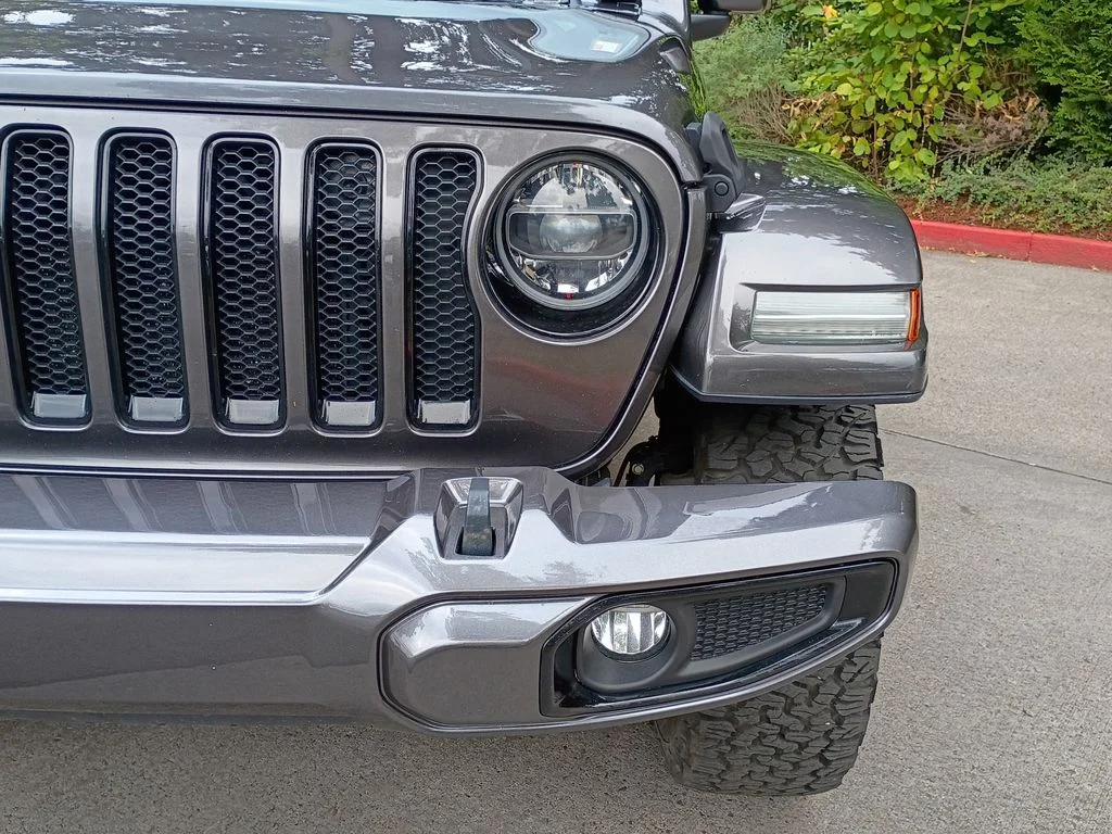 Used 2021 Granite Crystal Metallic Clearcoat Jeep Unlimited Sahara High Altitude image 11