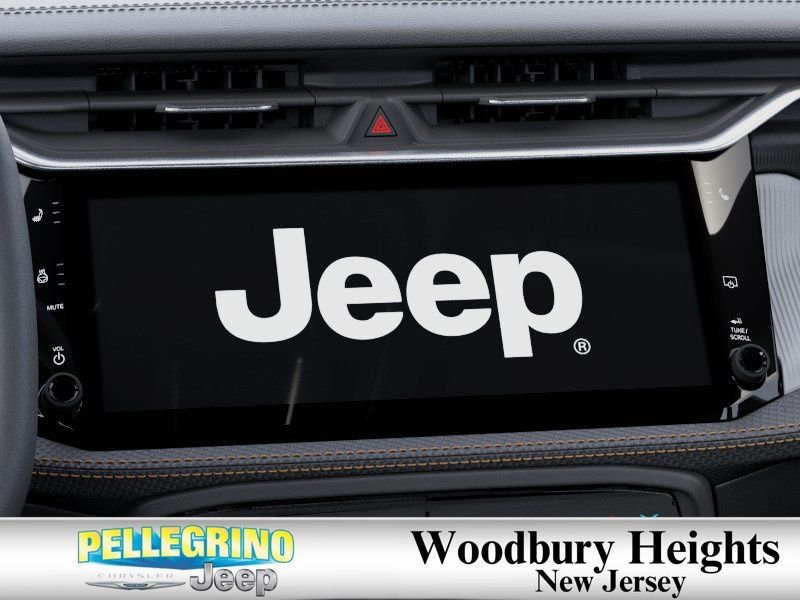 New 2026 Diamond Black Crystal Pearl-Coat Exterior Paint Jeep Limited image 18