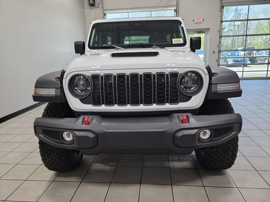 New 2026 Bright White Clear-Coat Exterior Paint Jeep Rubicon image 2