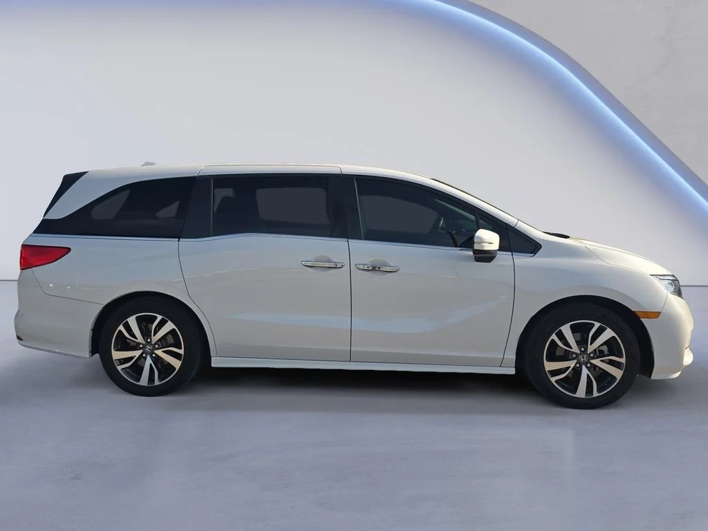 Used 2023 Platinum White Pearl Honda Touring image 7