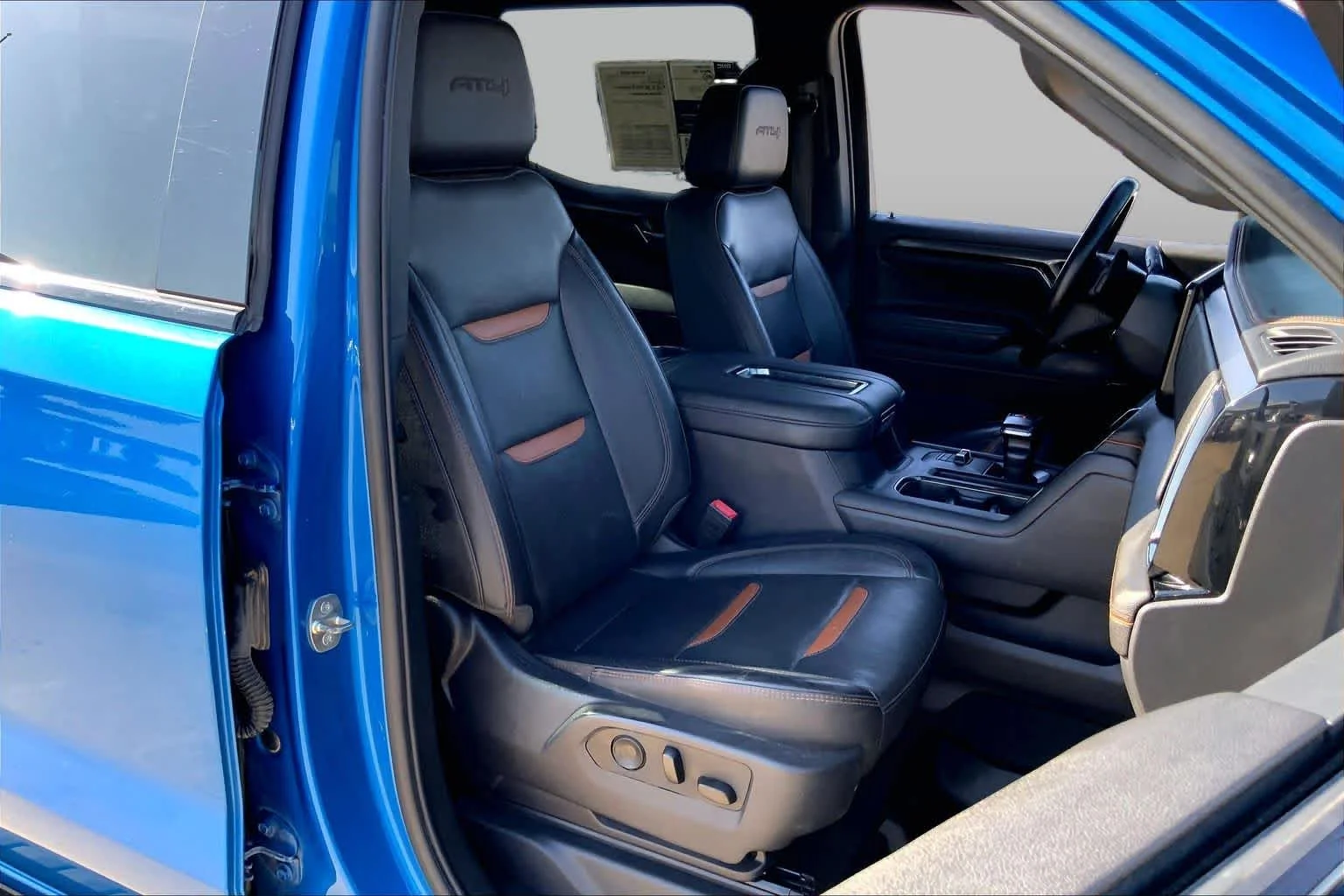 Used 2022 Dynamic Blue Metallic GMC AT4 image 9