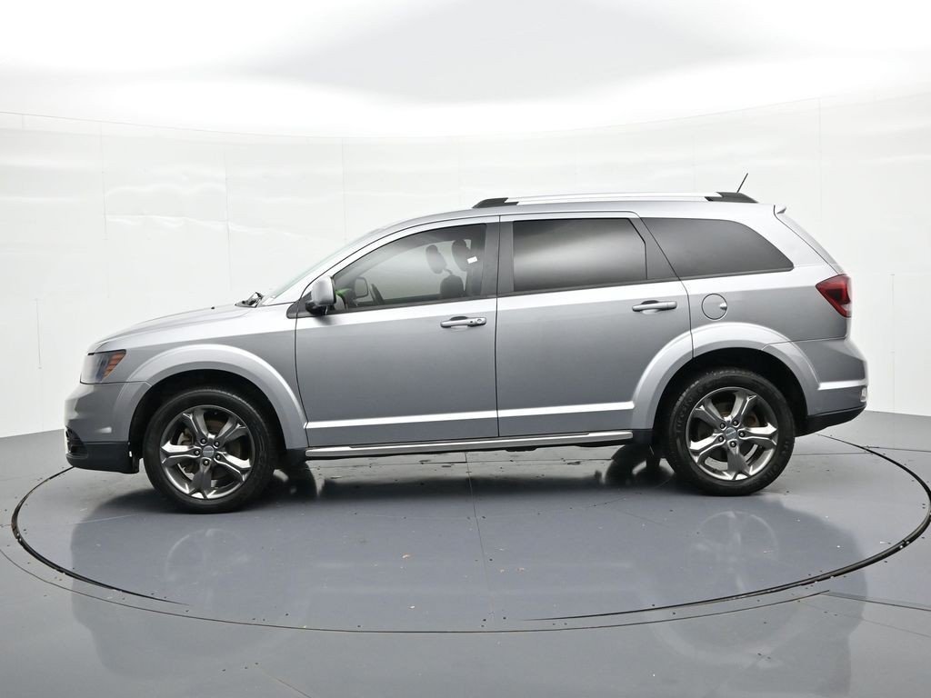 Used 2017 Billet Clearcoat Dodge Crossroad image 9