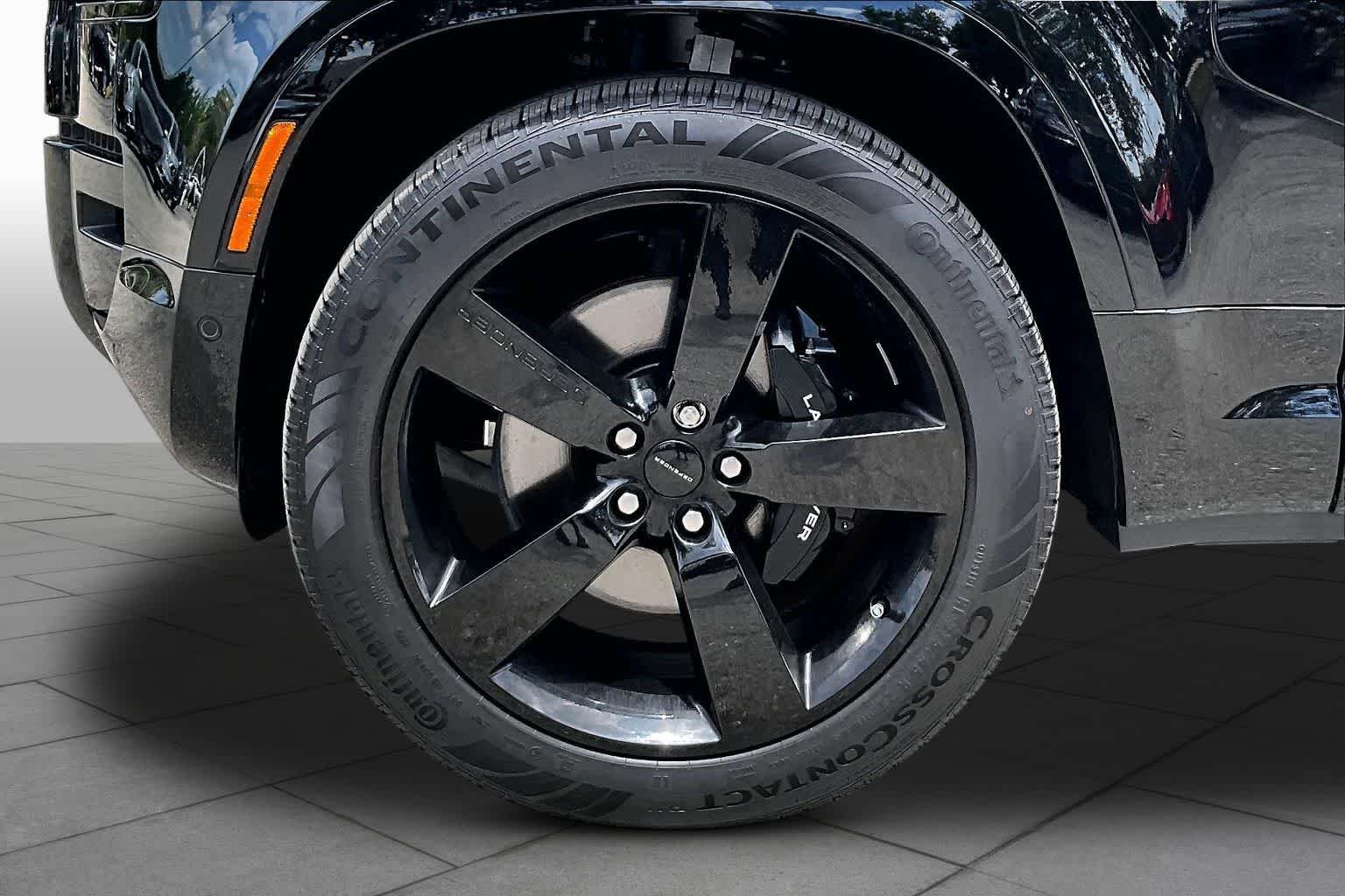 Used 2026 Santorini Black Metallic Land Rover V8 image 19