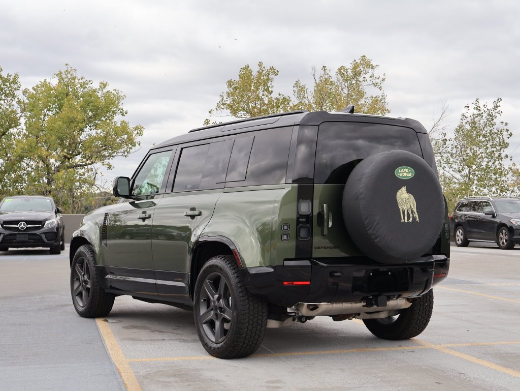 Used 2026 Woolstone Green Metallic Land Rover X-Dynamic SE image 5