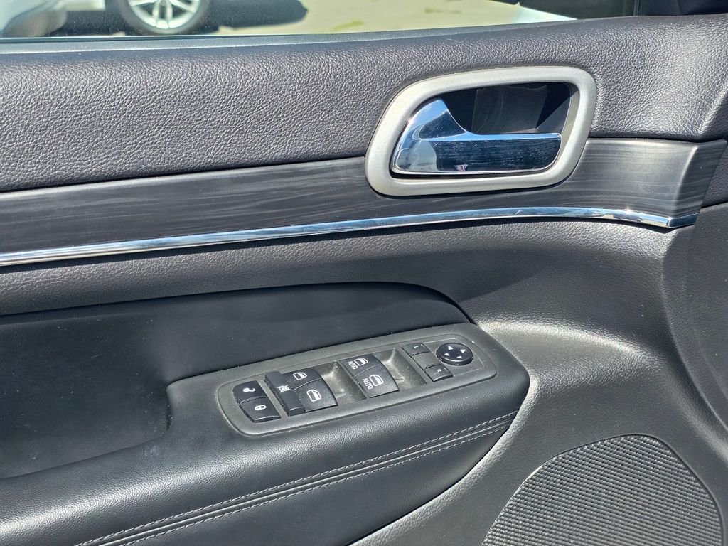 Certified Used 2020 White Jeep Limited image 14