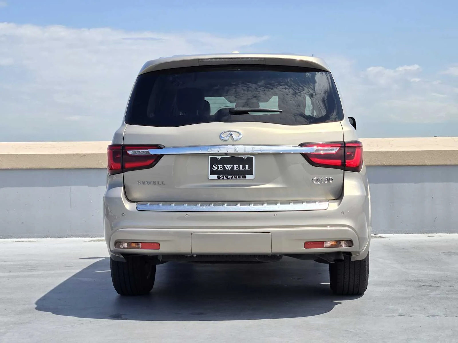Used 2018 Champagne Quartz INFINITI  image 6