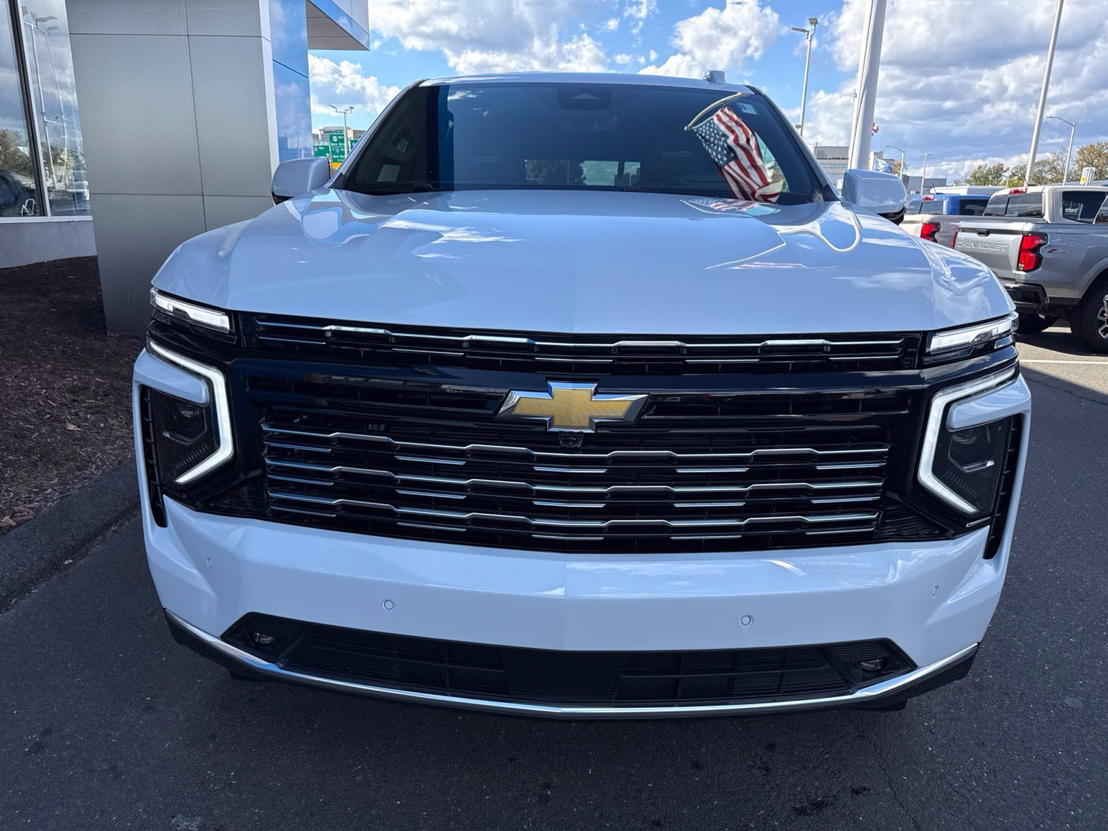 New 2026 Polar White Tricoat Chevrolet High Country Deluxe with 24in Wheels - Technology & Entertainment - Super Cruise - Panoramic Sunroof - Get Active Package image 3