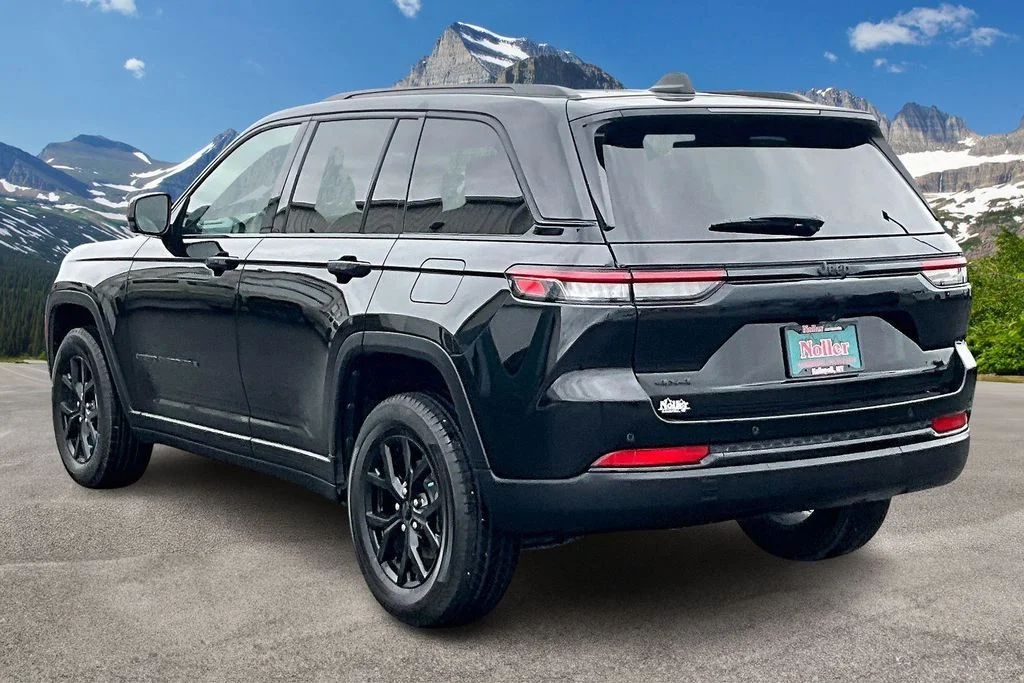 Used 2024 Black Jeep Altitude image 13