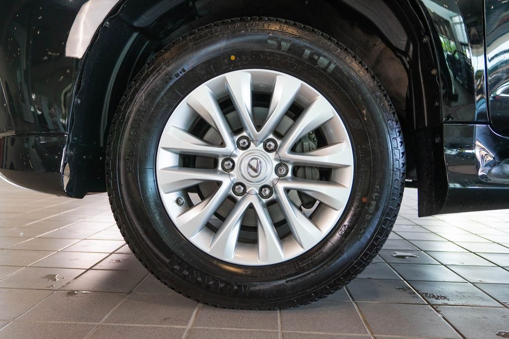 Used 2022 Black Lexus 460 image 9