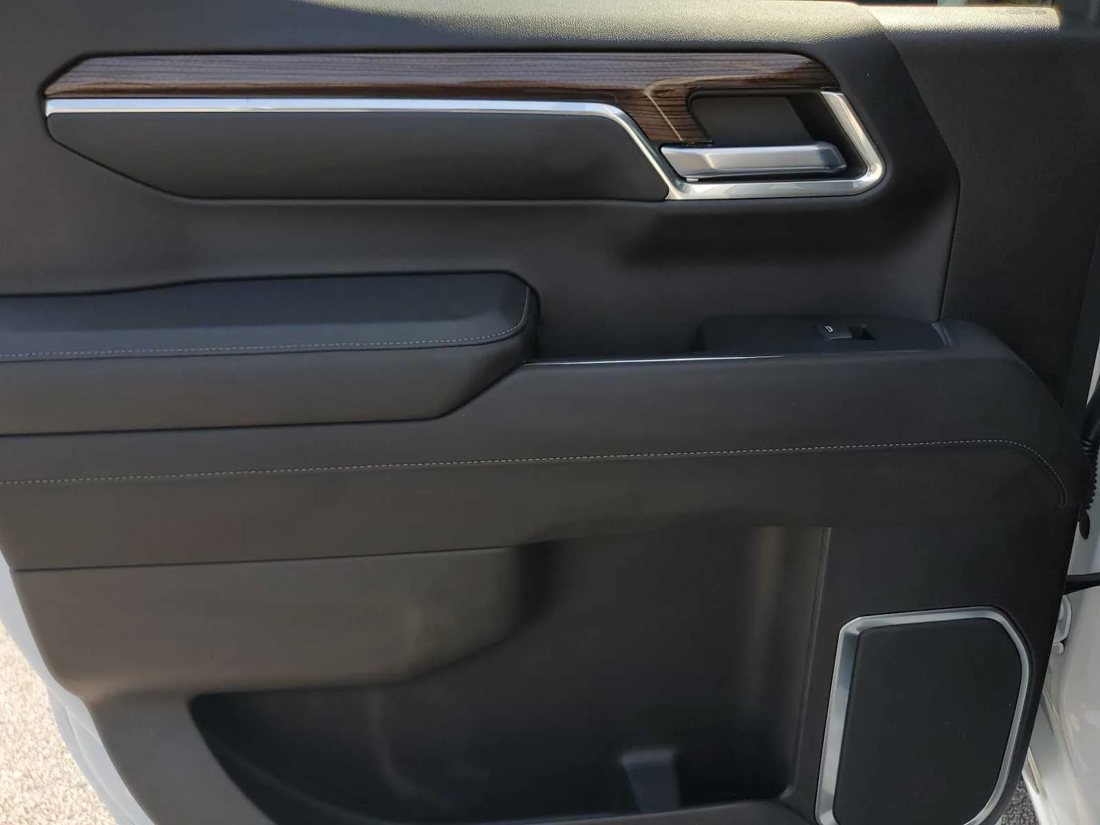 Used 2023 Summit White Chevrolet RST image 14