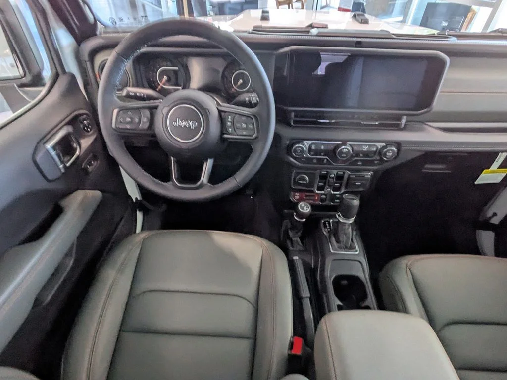 New 2026 Bright White Clear-Coat Exterior Paint Jeep Mojave image 18