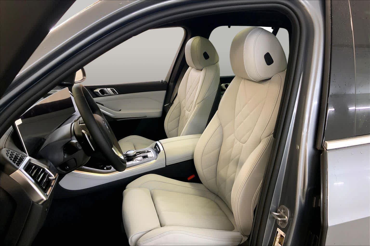 New 2026 Skyscraper Grey Metallic BMW xDrive50e image 9