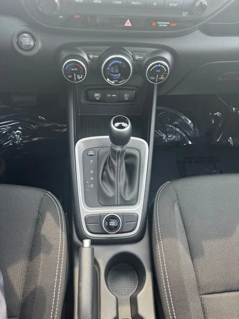 2025 Hyundai Venue SEL - Photo 23