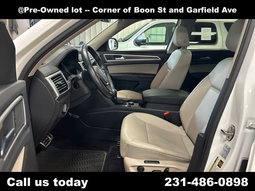 Used 2018 White Volkswagen SEL image 14