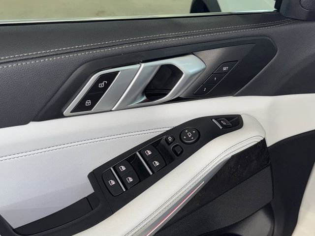 Used 2023 White Metallic BMW sDrive40i image 22