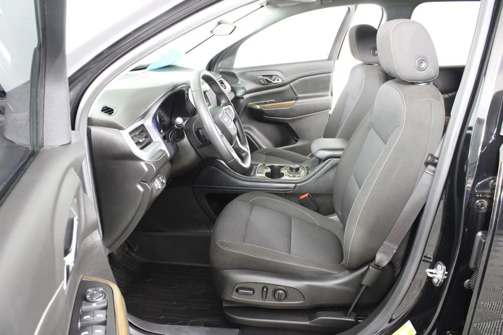 Used 2023 Ebony Twilight Metallic GMC SLE image 24
