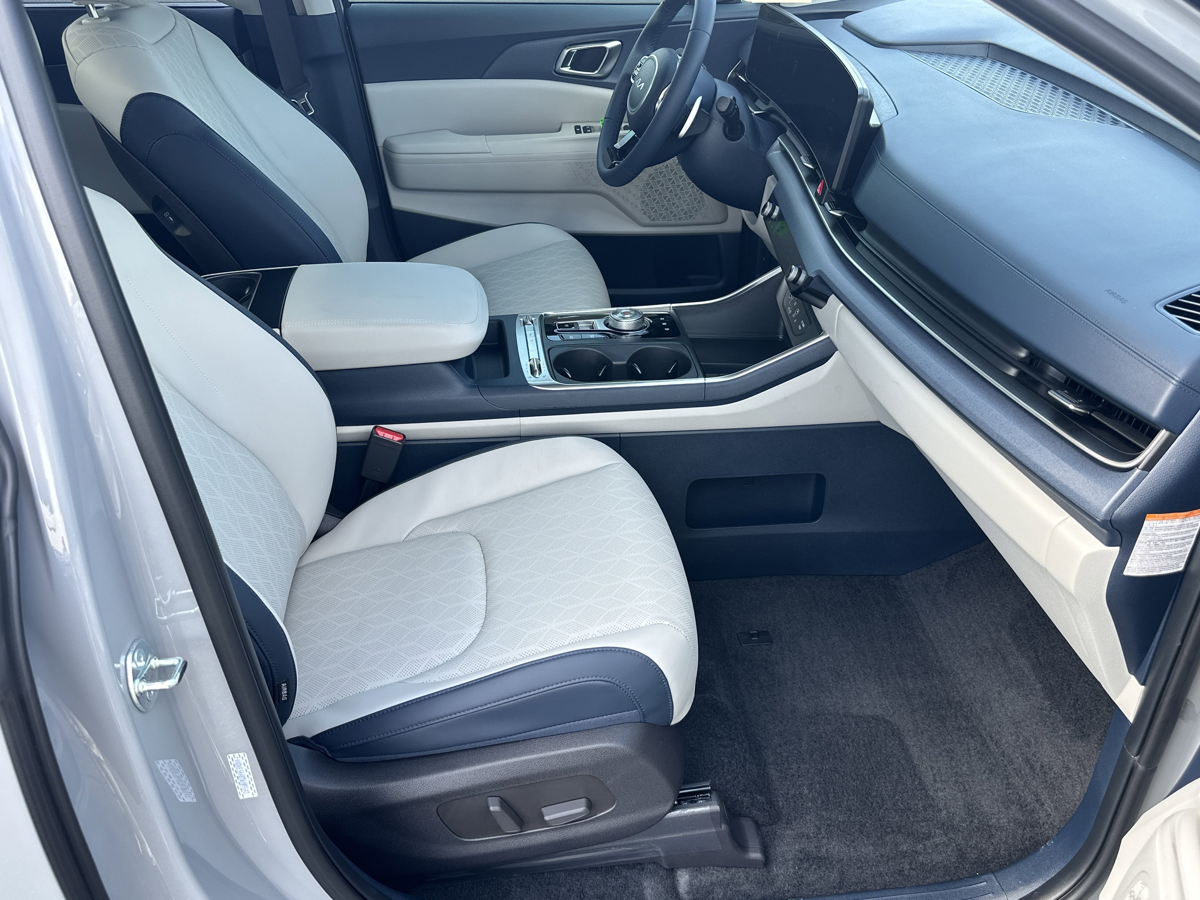 New 2026 Ceramic Silver Kia SX image 15