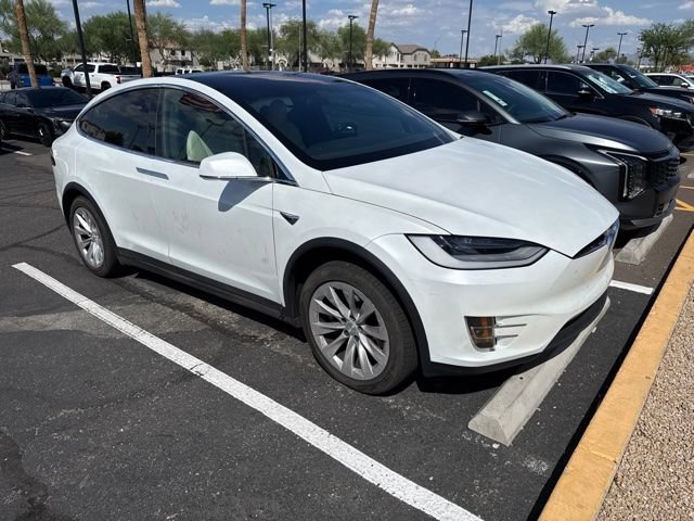 Used 2020  Tesla  image 3