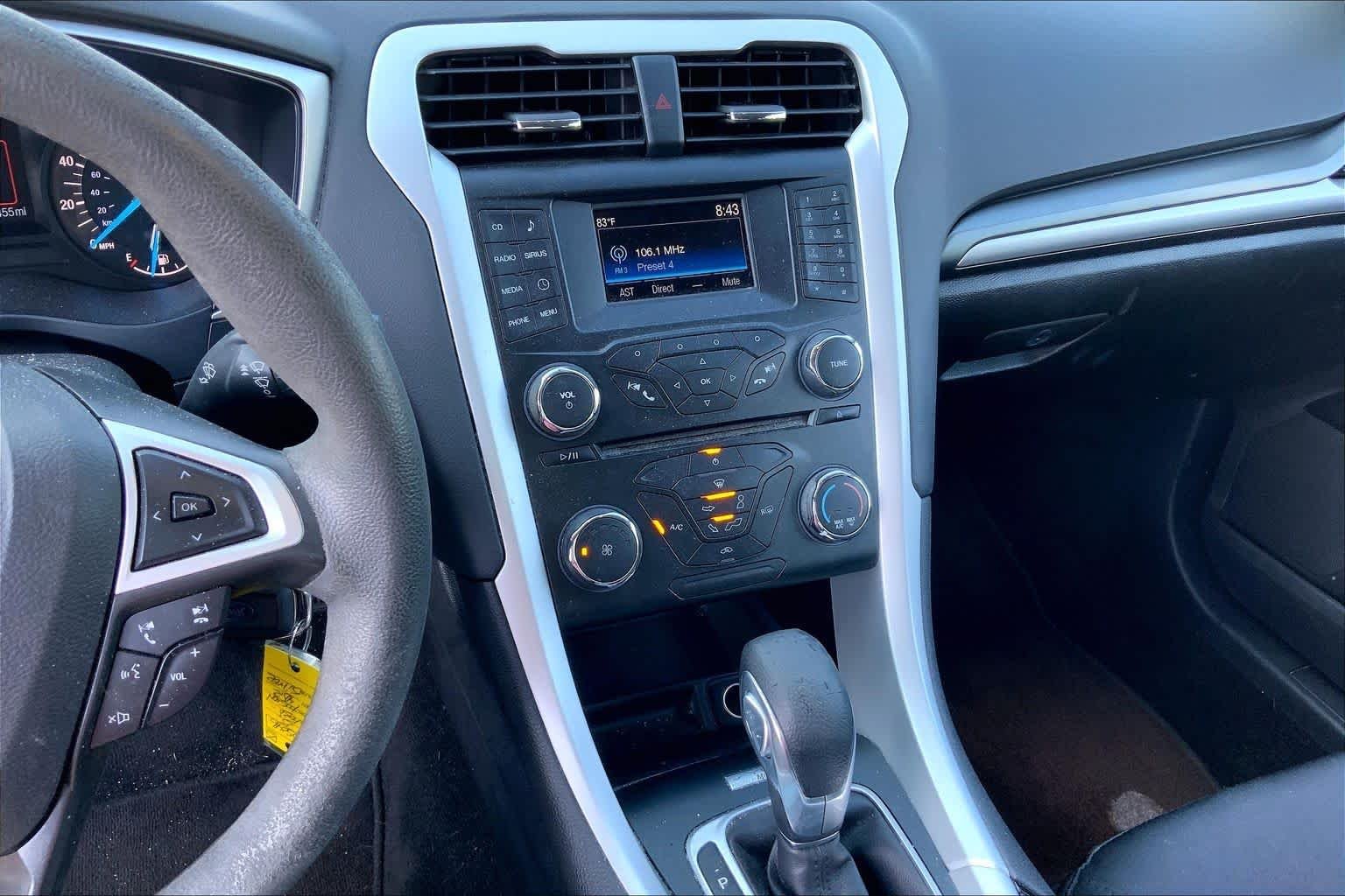 Used 2015 Ingot Silver Ford SE image 5