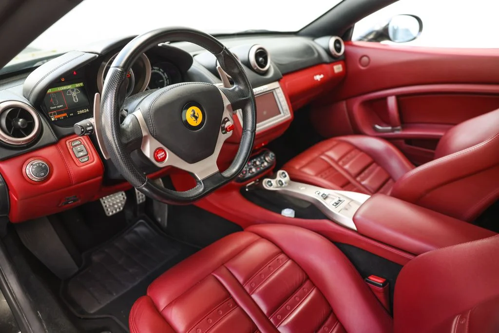 Used 2010 Silver Ferrari Base image 32