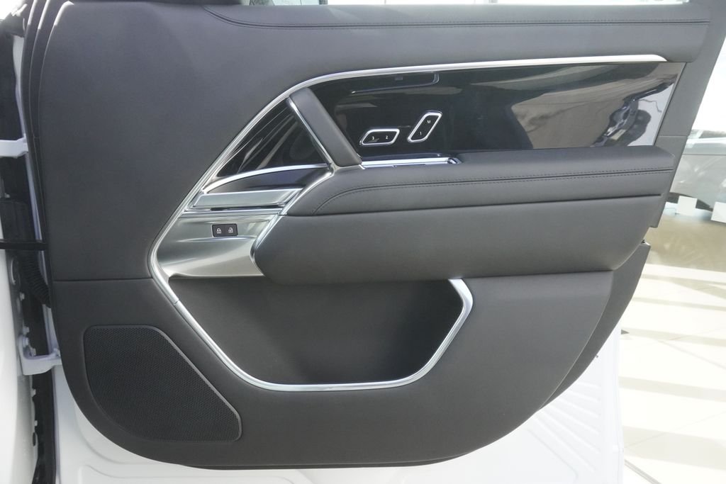New 2026 Fuji White Land Rover SE image 21