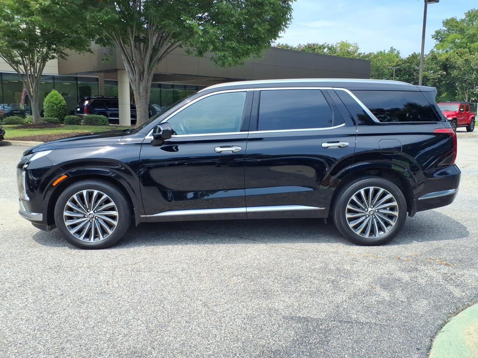 Used 2024 Abyss Black Pearl Hyundai Calligraphy image 3