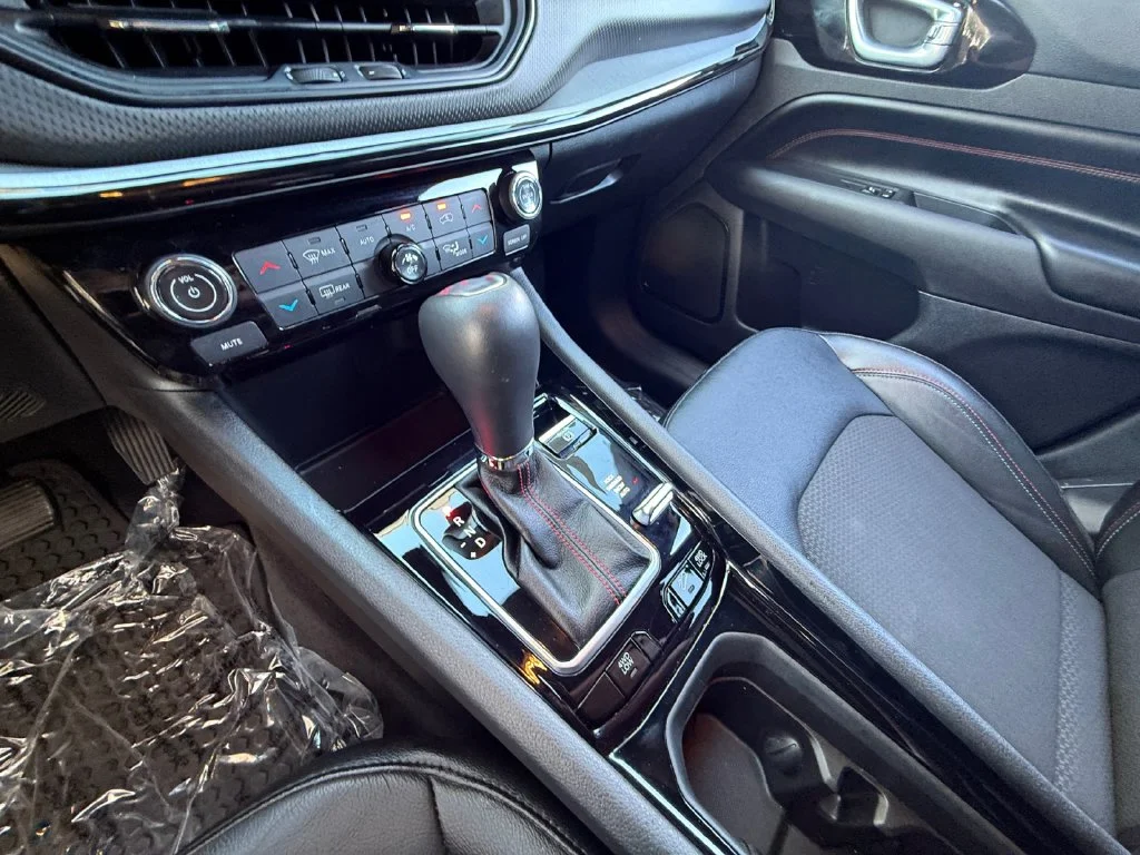 Used 2025 White Jeep Trailhawk image 22