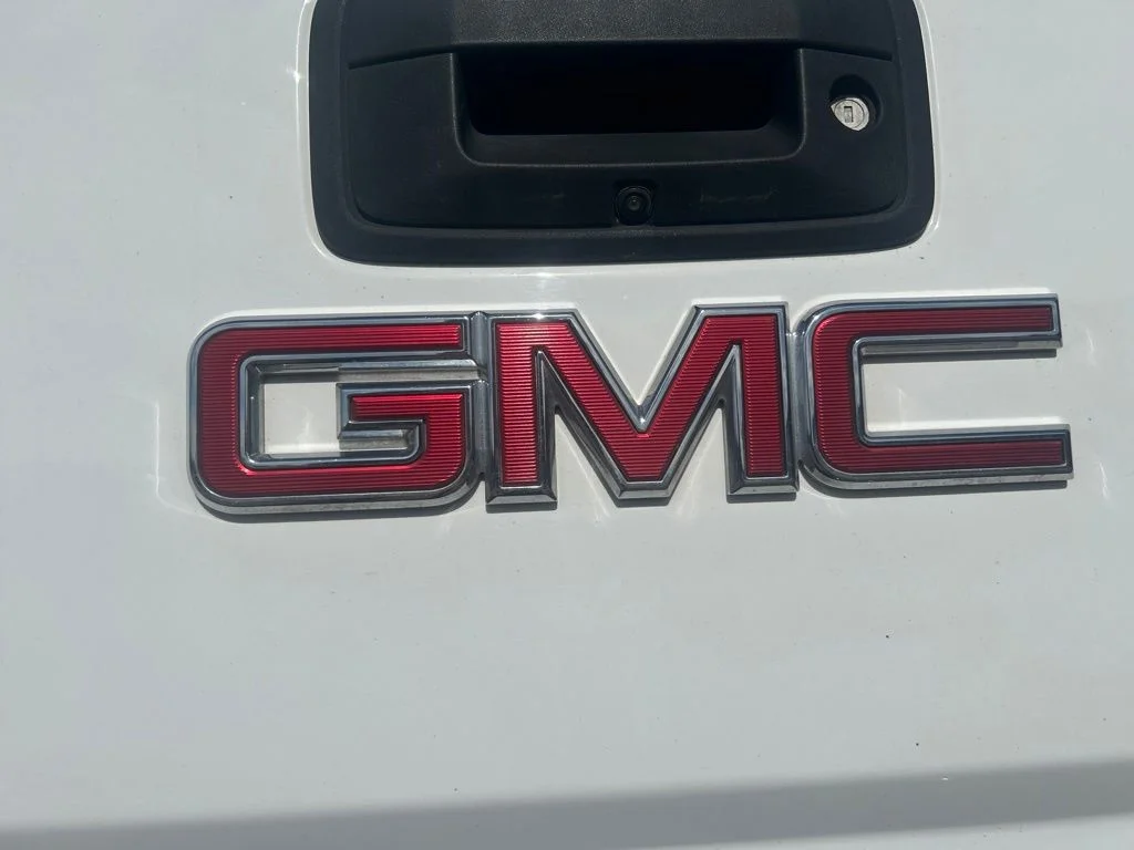 Used 2018  GMC Base image 6