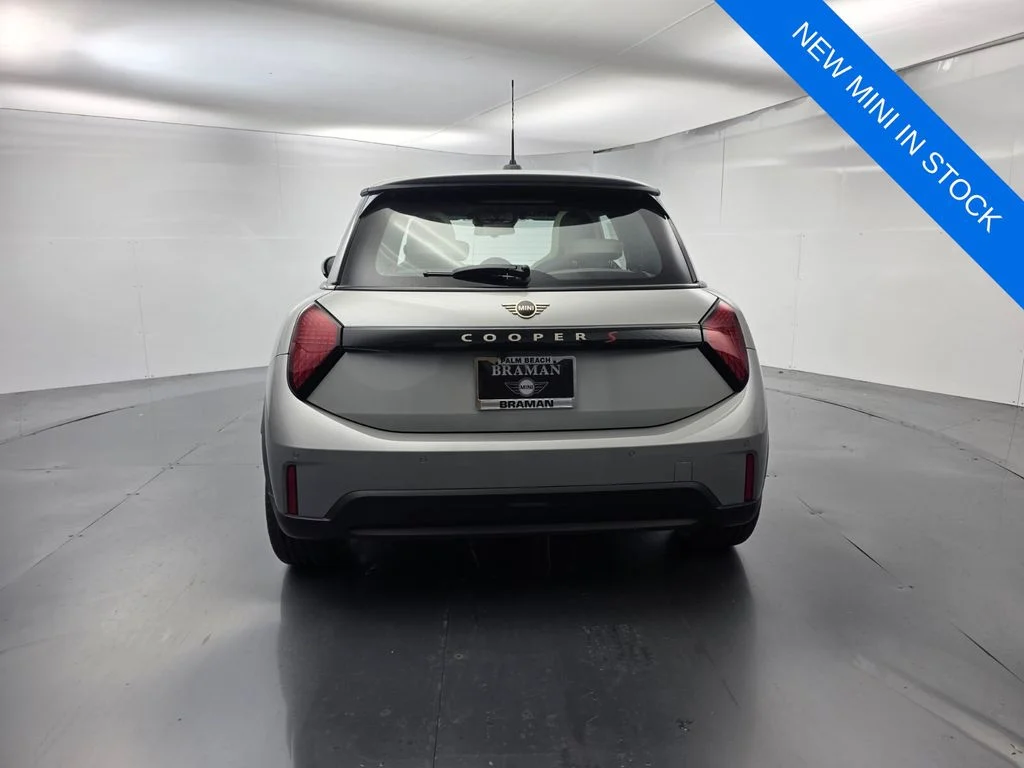 New 2026 Silver MINI Signature Plus image 5