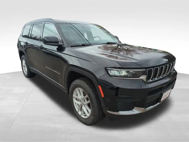 Used 2023 Black Jeep Laredo 4x4 image 9