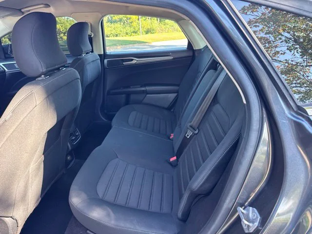 Used 2019 Gray Ford SE image 13