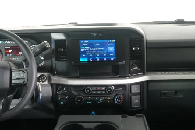 New 2027 Oxford White Ford F-350® XLT image 31