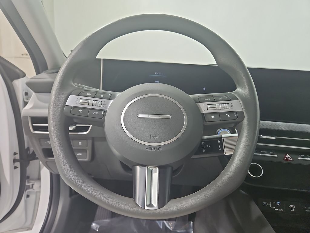 Used 2025 White Hyundai SEL image 16