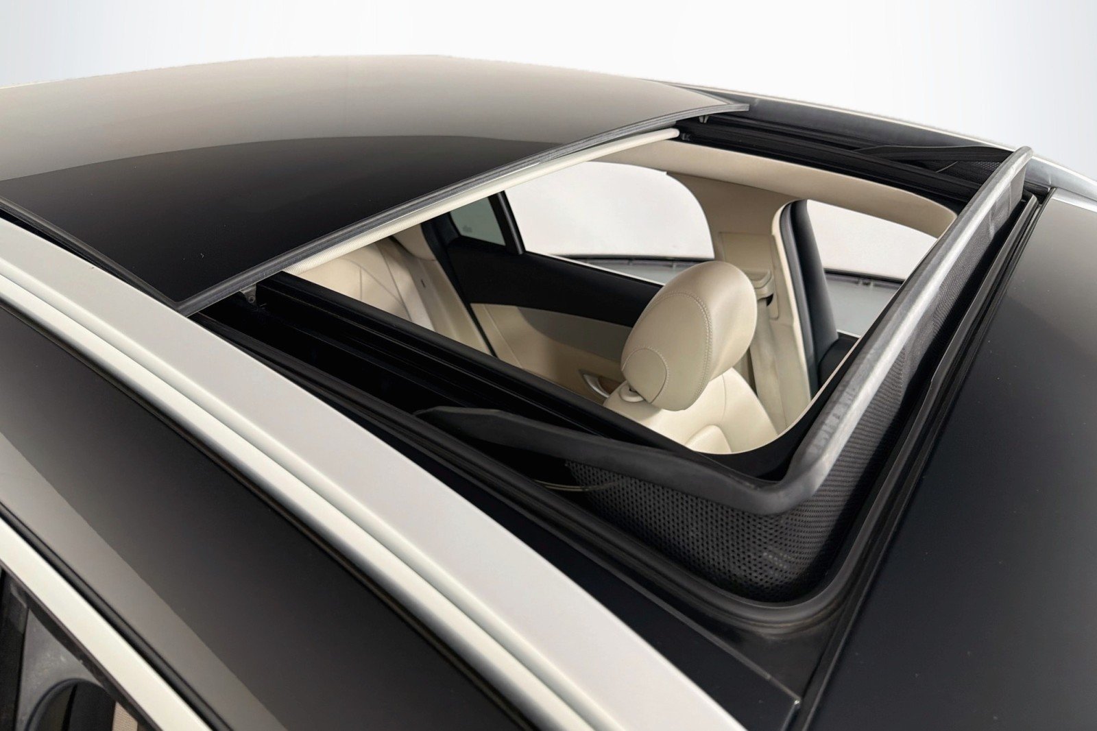 Used 2021 Black Mercedes-Benz 300 image 22