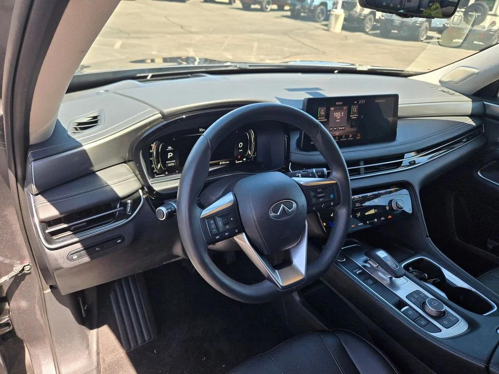 Used 2023 Graphite Shadow INFINITI LUXE image 9