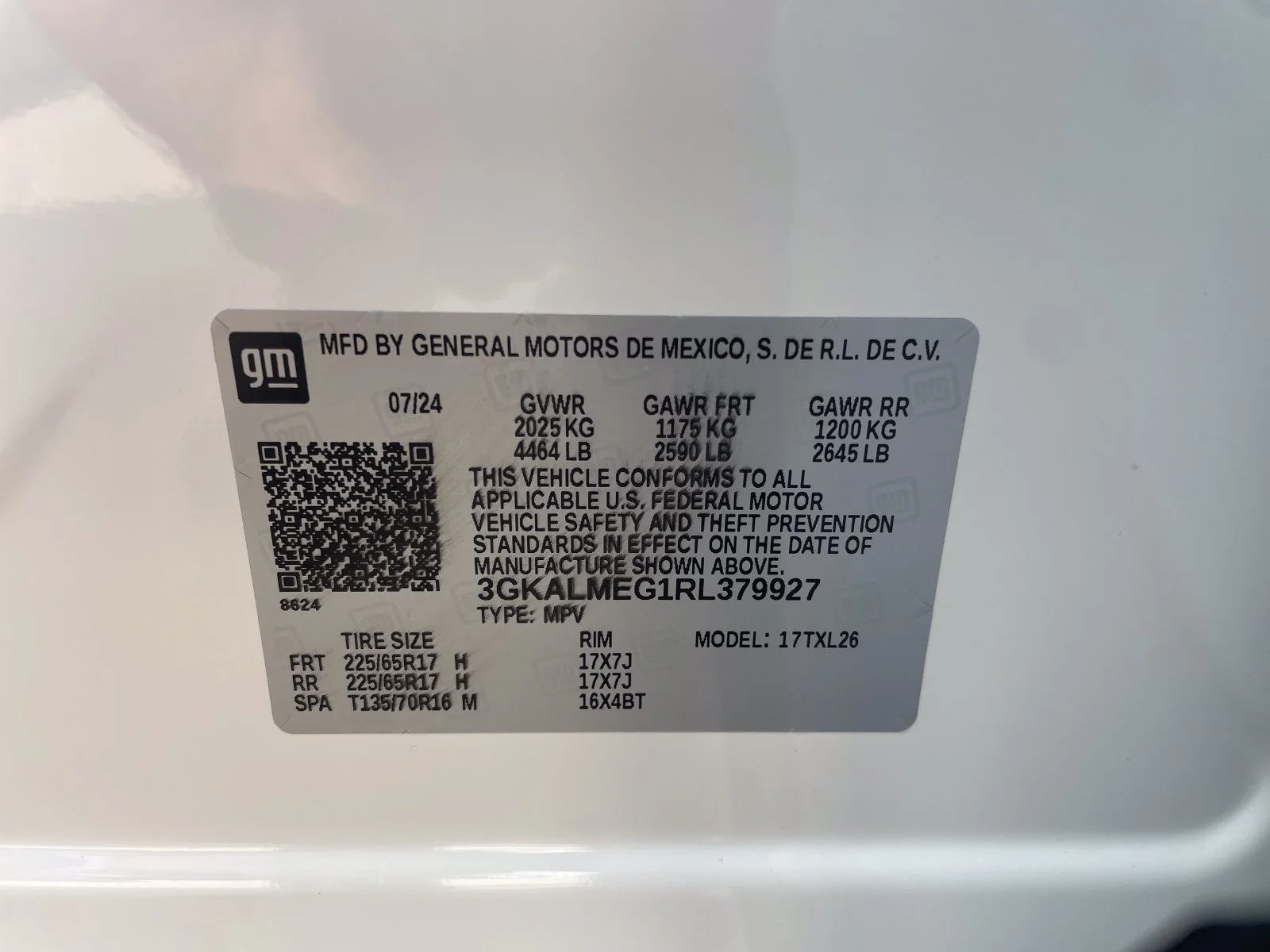 Used 2024 White GMC SLE image 30