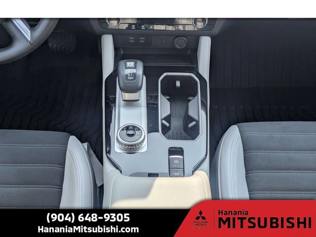 Used 2025 Red Mitsubishi SE image 20