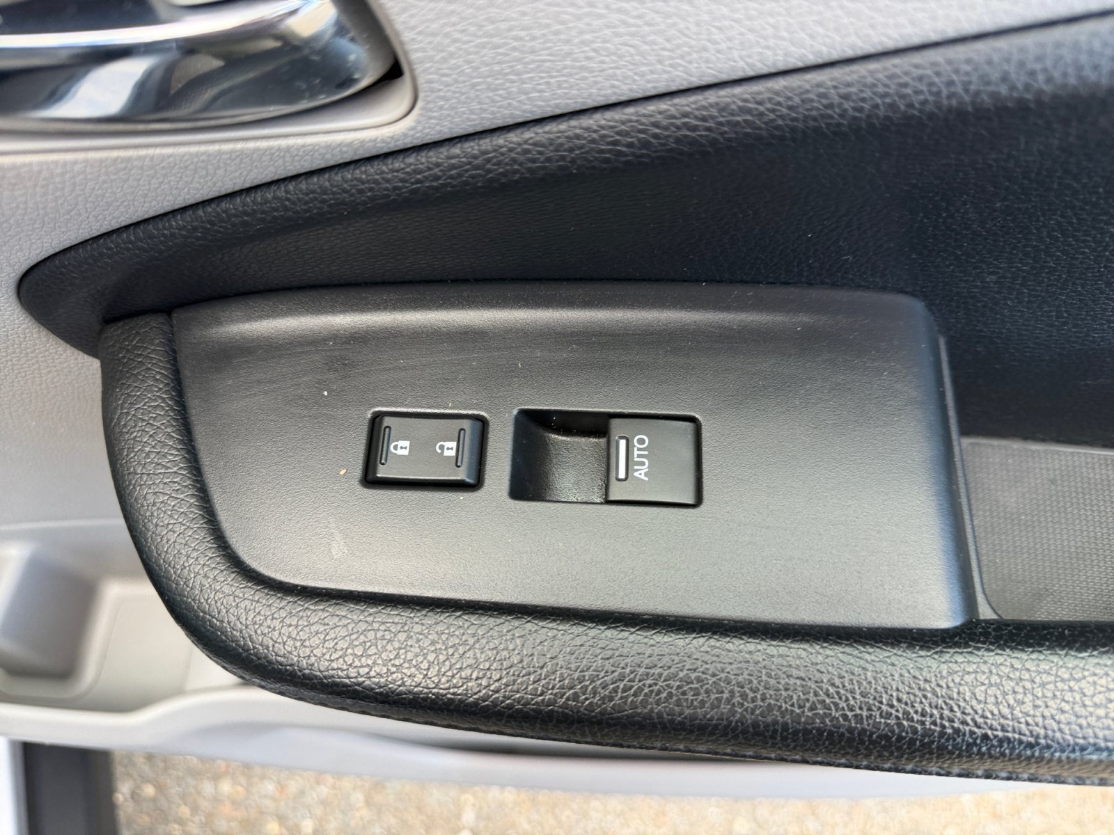 Certified Used 2018 Silver Honda EX-L image 33