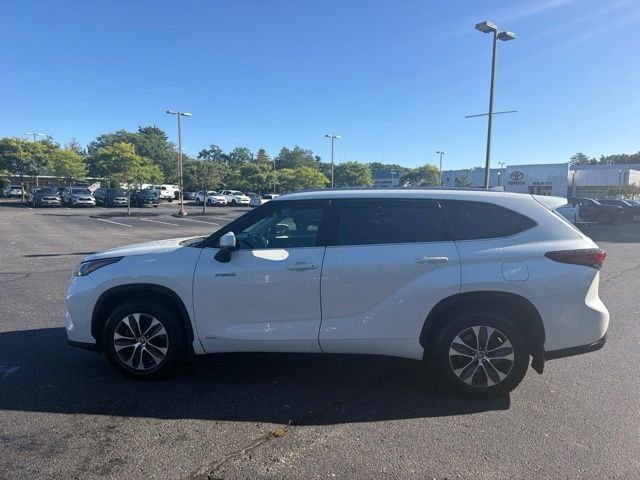 Certified Used 2021 Blizzard Pearl Toyota XLE image 5