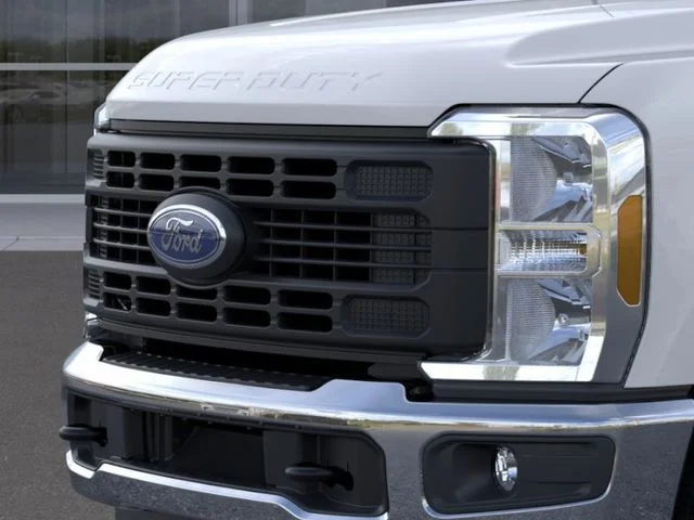 New 2026 Oxford White Ford XL image 17