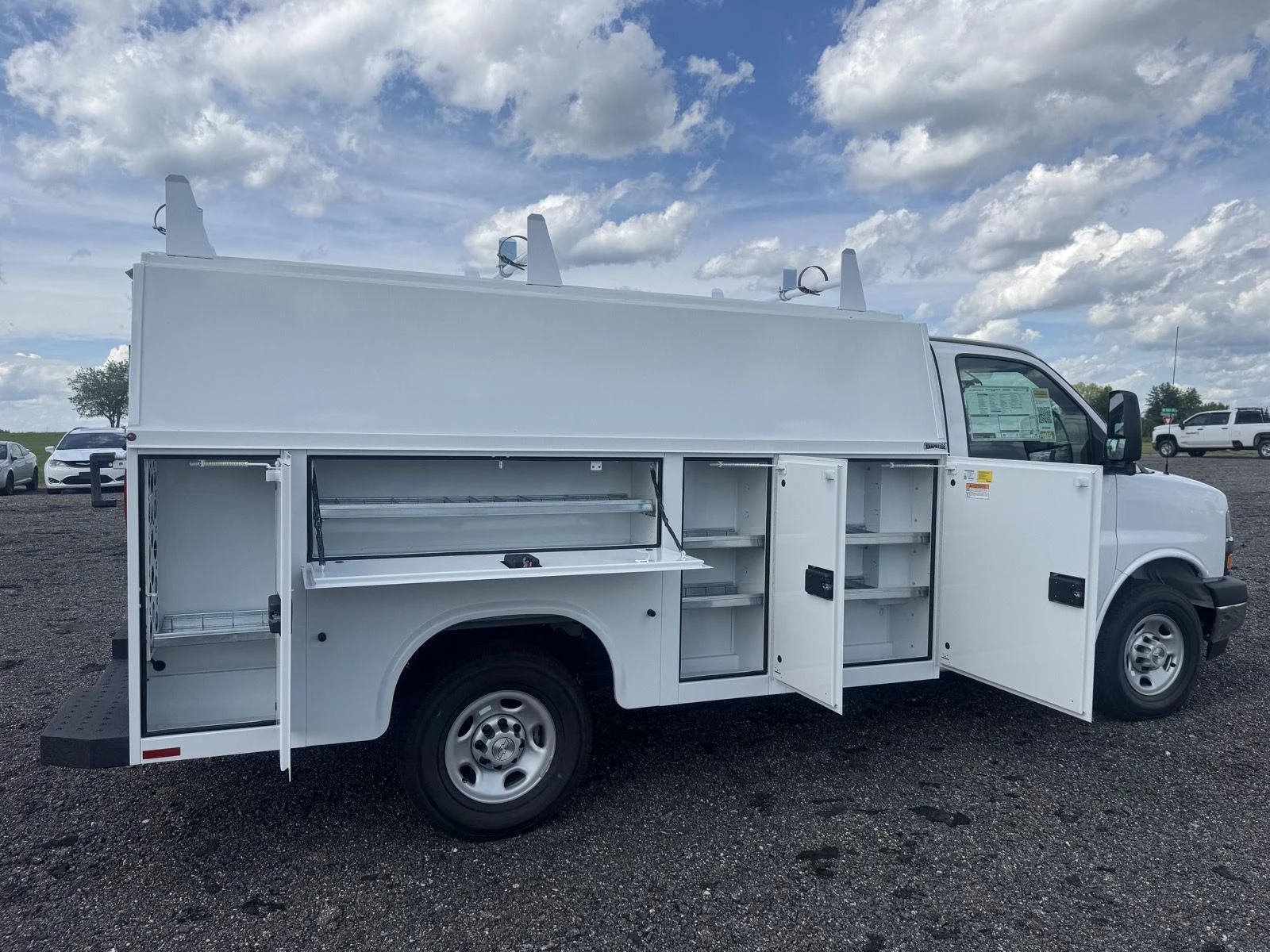 New 2026 Summit White Chevrolet 1WT image 8