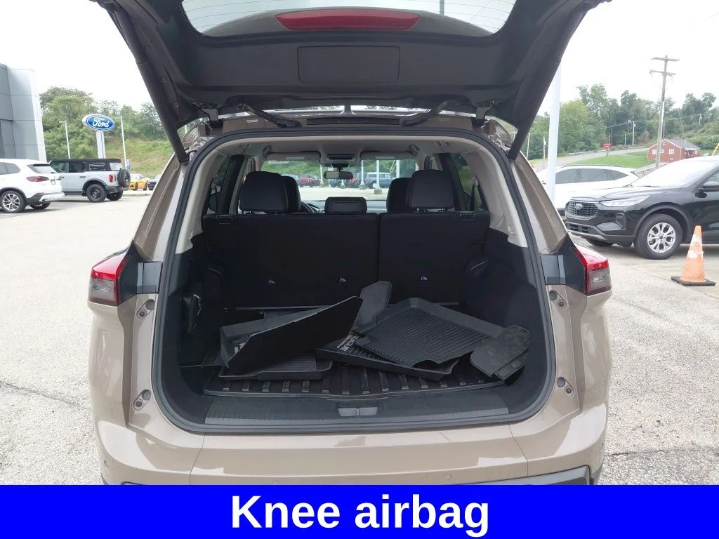 Used 2026  Nissan Rock Creek image 18