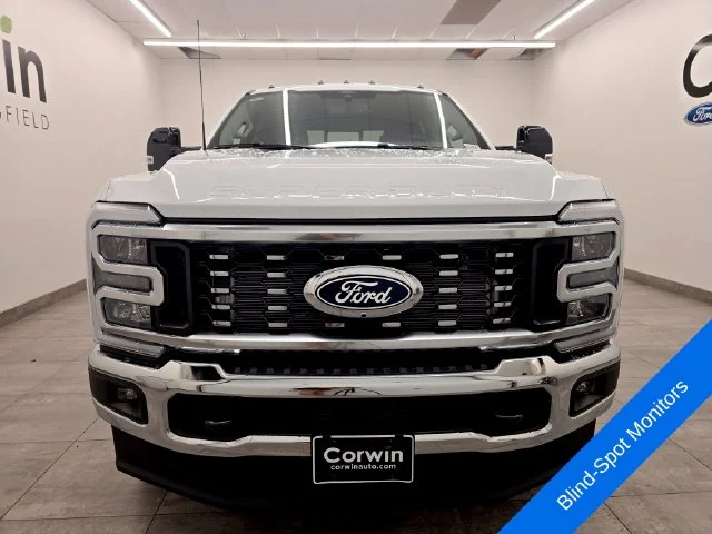 New 2027 Oxford White Ford F-350® Lariat® image 7