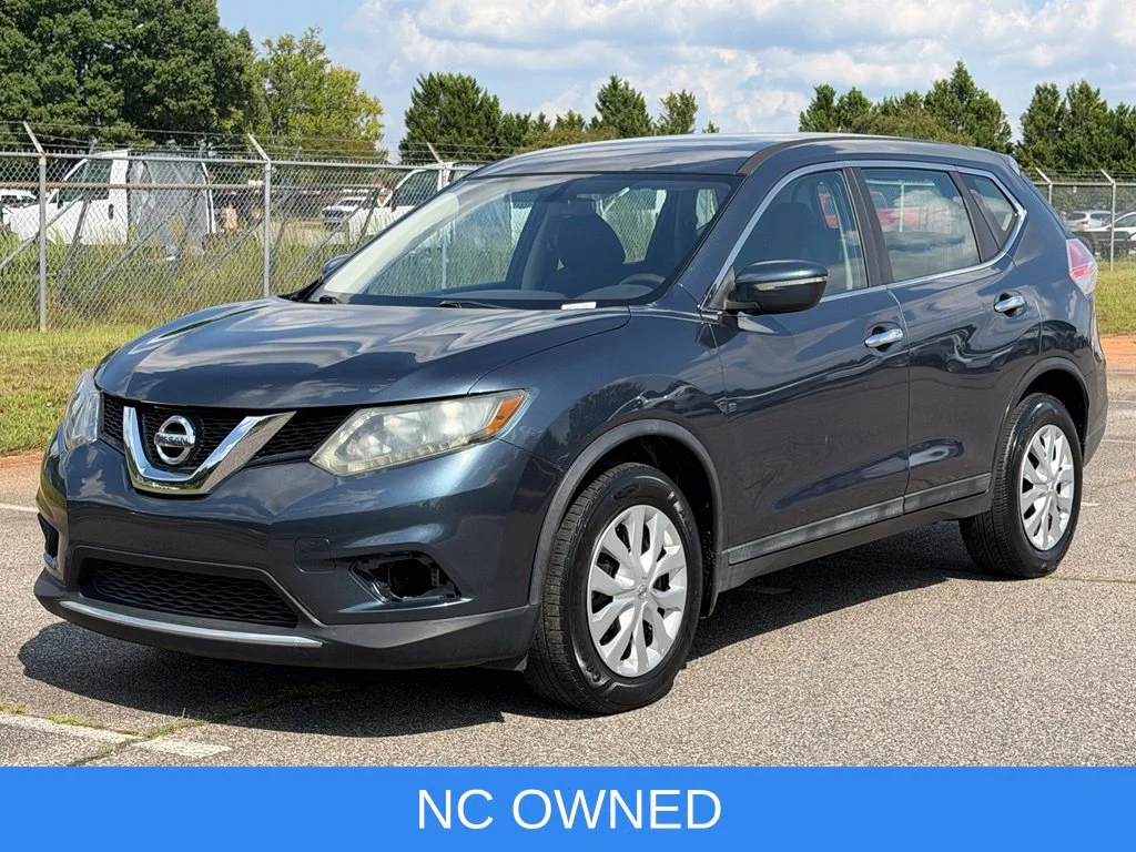 Used 2014 Blue Nissan S image 5