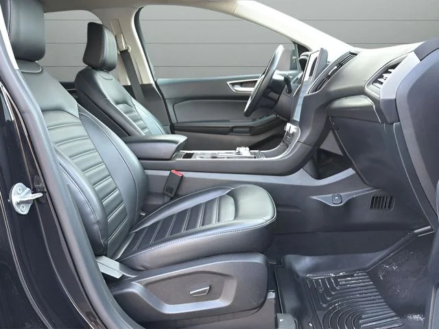 Used 2022 Black Ford SEL image 15