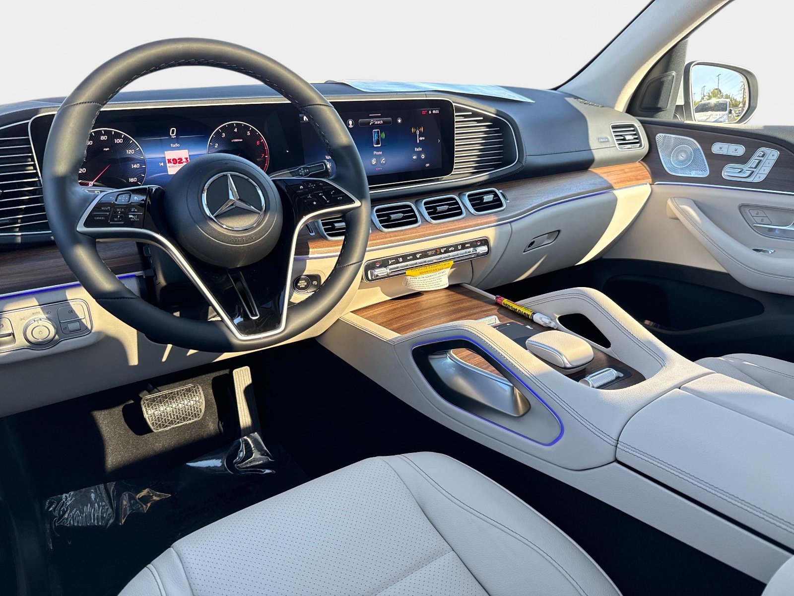 New 2026 Polar White Mercedes-Benz 450 4MATIC® SUV image 17