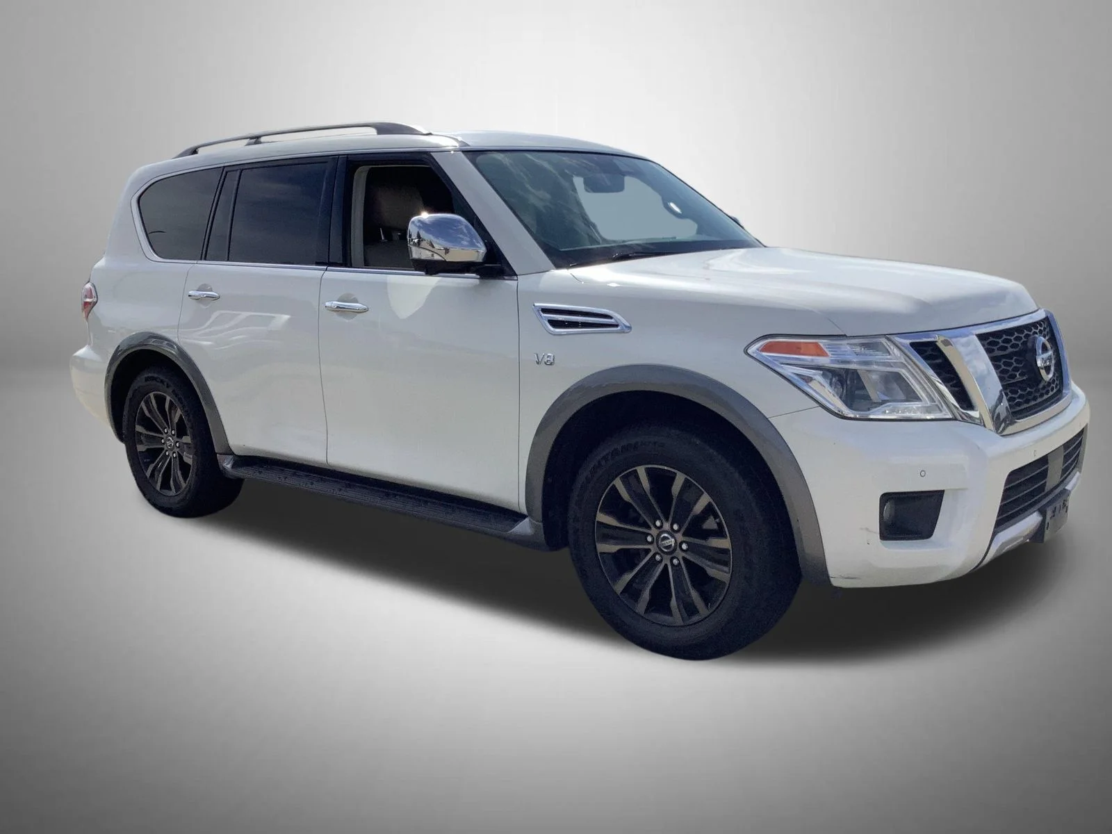 Used 2018 White Nissan Platinum image 4