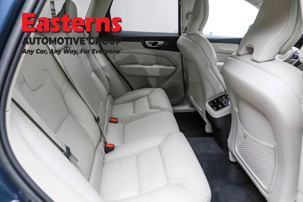 Used 2022 Blue Volvo B6 Inscription image 23
